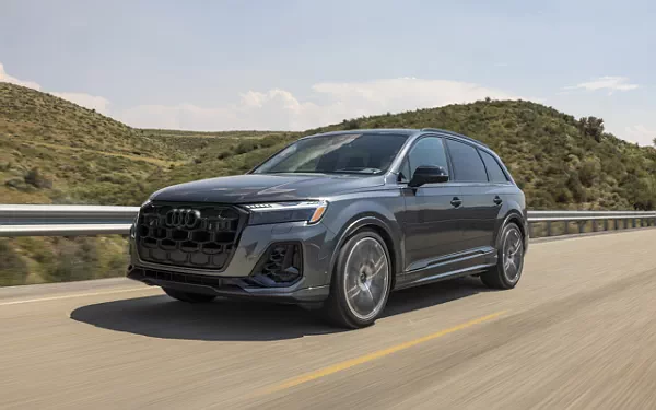 Cars wallpapers Audi SQ7 TFSI Black Optic Package (Daytona Grey) US-spec - 2025