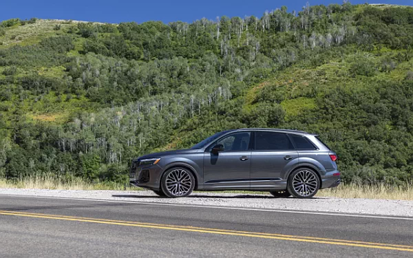 Cars wallpapers Audi SQ7 TFSI Black Optic Package (Daytona Grey) US-spec - 2025