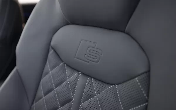 Cars wallpapers Audi SQ8 TFSI quattro (Chili Red Metallic) US-spec - 2025