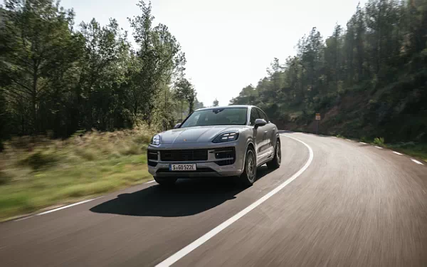 Cars wallpapers Porsche Cayenne S E-Hybrid Coupe SportDesign Package - 2023