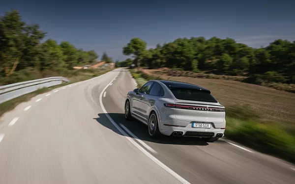 Cars wallpapers Porsche Cayenne S E-Hybrid Coupe SportDesign Package - 2023
