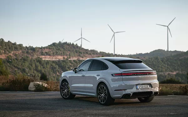 Cars wallpapers Porsche Cayenne S E-Hybrid Coupe SportDesign Package - 2023