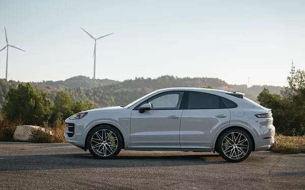 Cars wallpapers Porsche Cayenne S E-Hybrid Coupe SportDesign Package - 2023