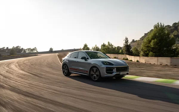 Cars wallpapers Porsche Cayenne Turbo E-Hybrid Coupe - 2023