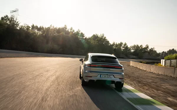 Cars wallpapers Porsche Cayenne Turbo E-Hybrid Coupe - 2023