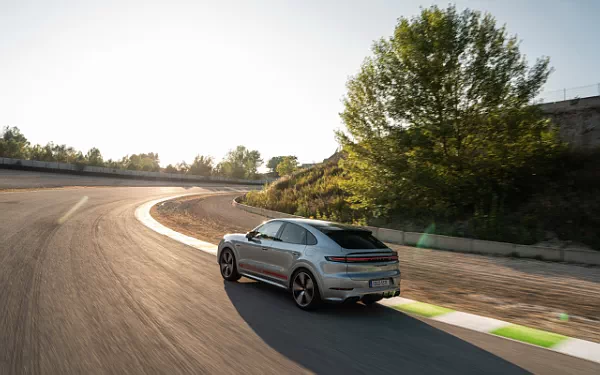 Cars wallpapers Porsche Cayenne Turbo E-Hybrid Coupe - 2023