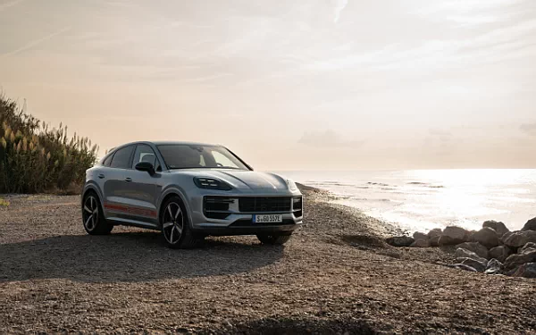 Cars wallpapers Porsche Cayenne Turbo E-Hybrid Coupe - 2023