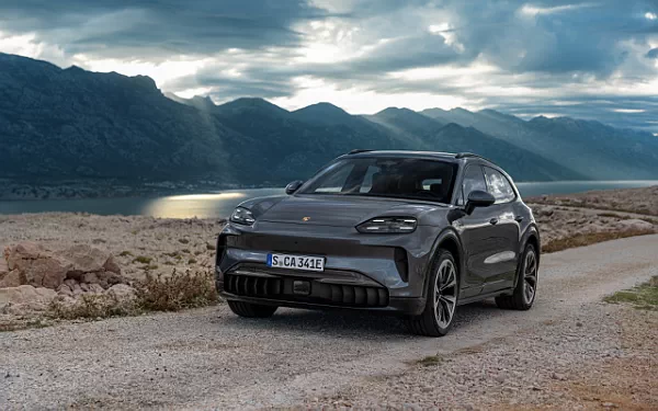 Cars wallpapers Porsche Cayenne Electric - 2026