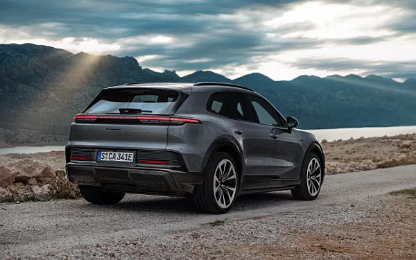 Cars wallpapers Porsche Cayenne Electric - 2026