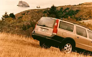 Cars wallpapers Volvo V70 XC - 2001